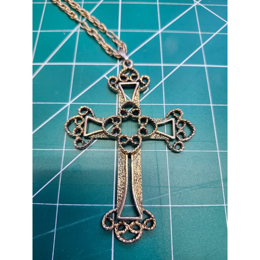 Vtg Sarah Coventry Gold Tone Limited Edition Cross Necklace 1973 26" Chain